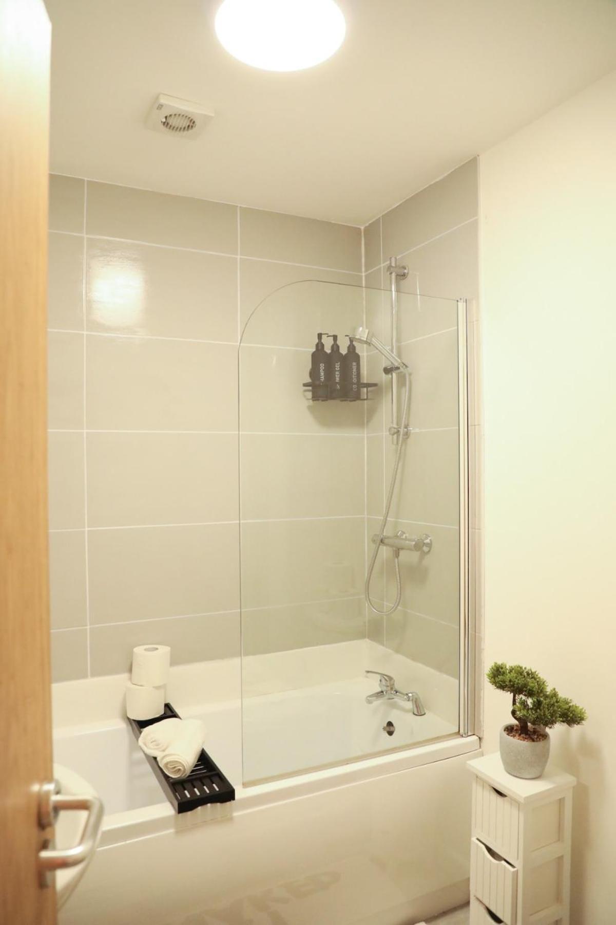 1 Bedroom Apartment Bradford City Centre Foster Square Exterior photo
